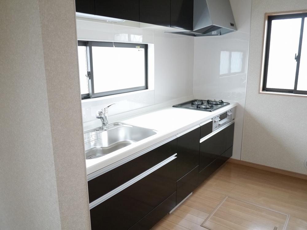 Kitchen. Artificial marble counter ・ Shower switching washing with water purifier