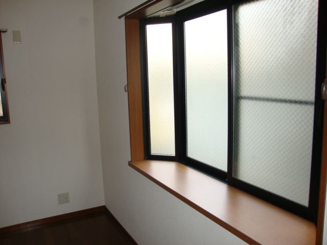 Other. Bay windows with depth, Please decorate put small items