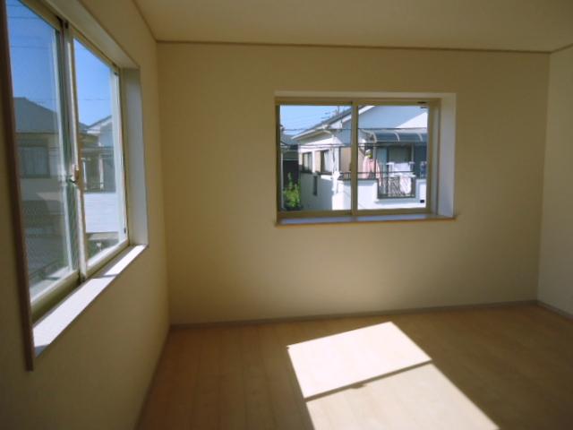 Non-living room. Bright 2F Western-style of two-sided lighting.