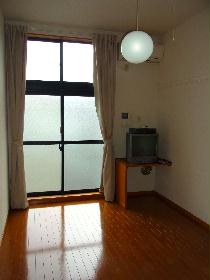 Living and room. 1F Room (window side)