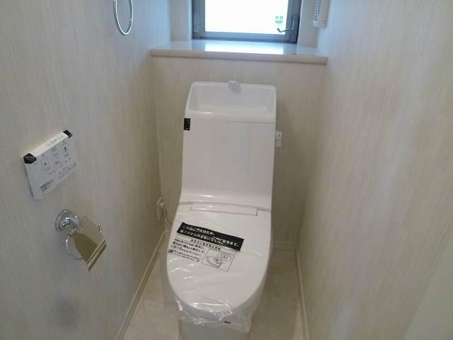 Toilet. Indoor (June 2013) Shooting