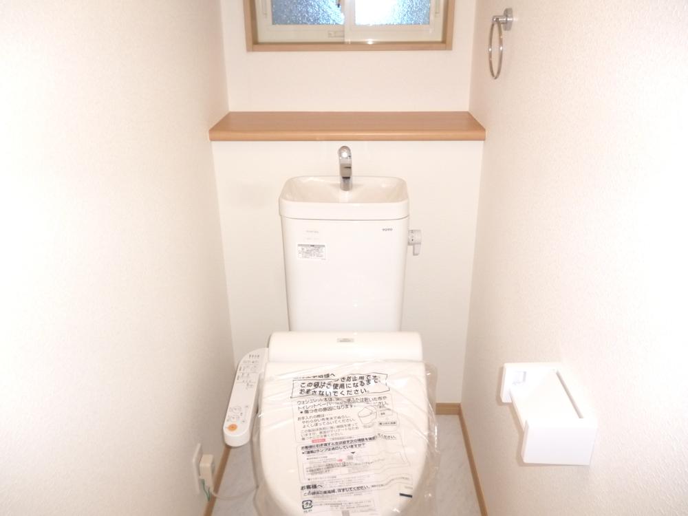 Toilet. 1 Building