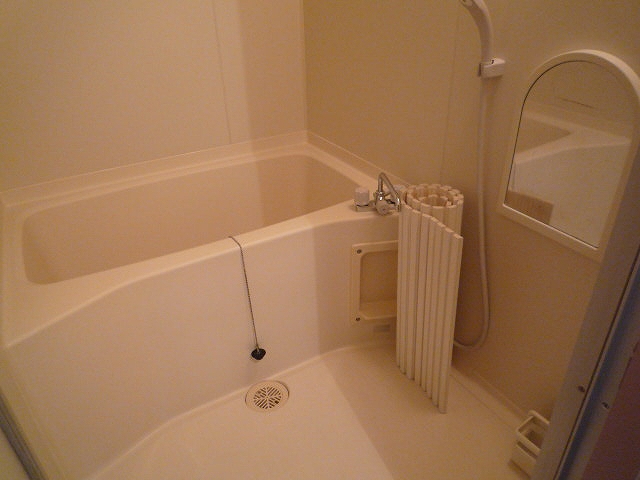 Bath. In the upper part of the mirror is not rounded, Little stylish bathroom