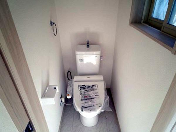 Toilet. Indoor (12 May 2013) Shooting