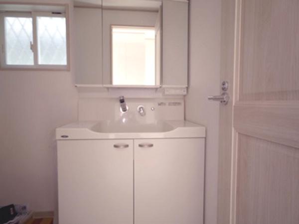 Wash basin, toilet. Indoor (12 May 2013) Shooting