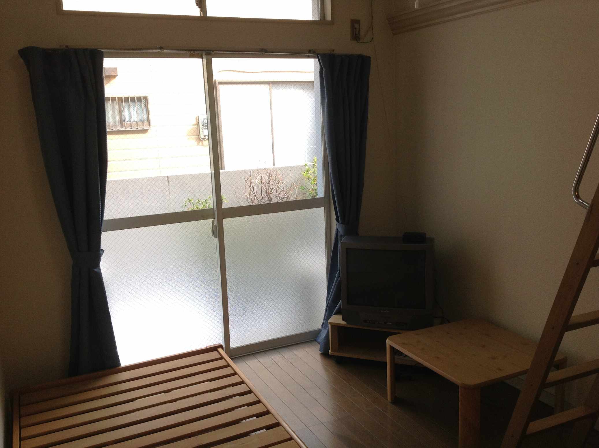 Living and room. Consumer electronics have type