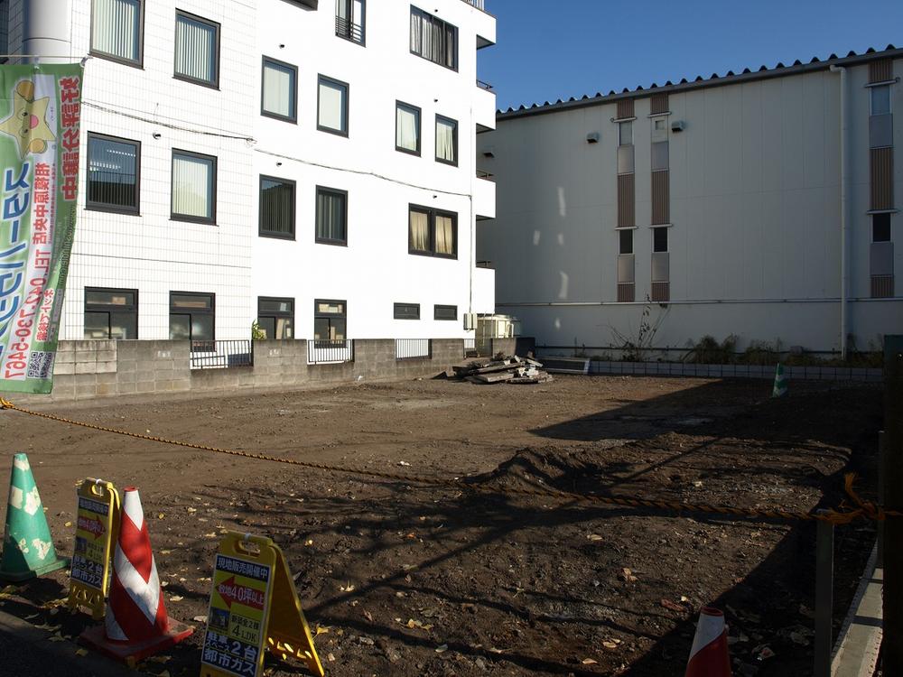 Local appearance photo. Local (12 May 2013) Shooting