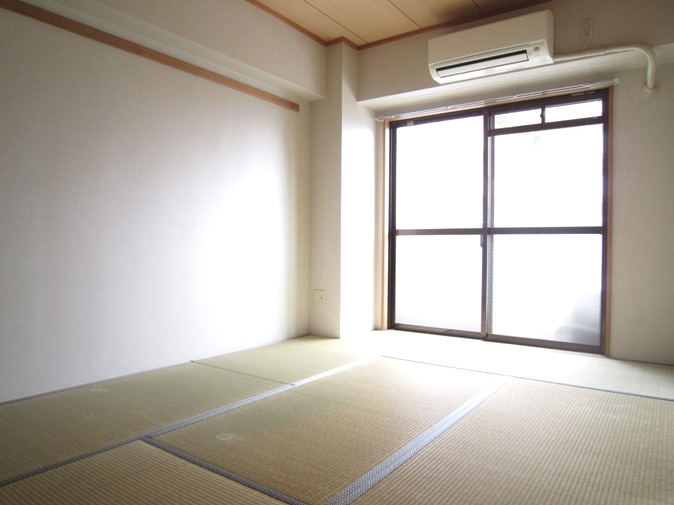Living and room. Japanese-style room 6 good per Johi