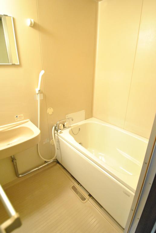 Bath. It is a bathtub with a Reheating