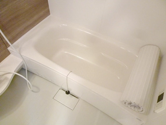 Bath. Hitotsubo bath