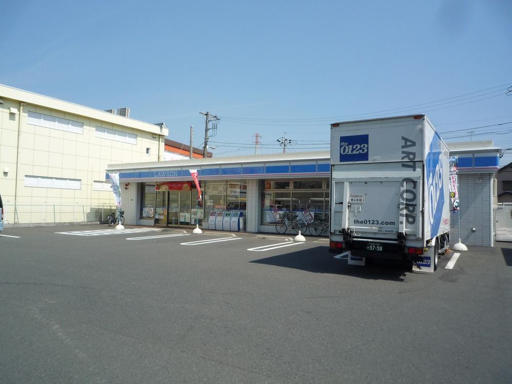 Convenience store. 200m to Lawson