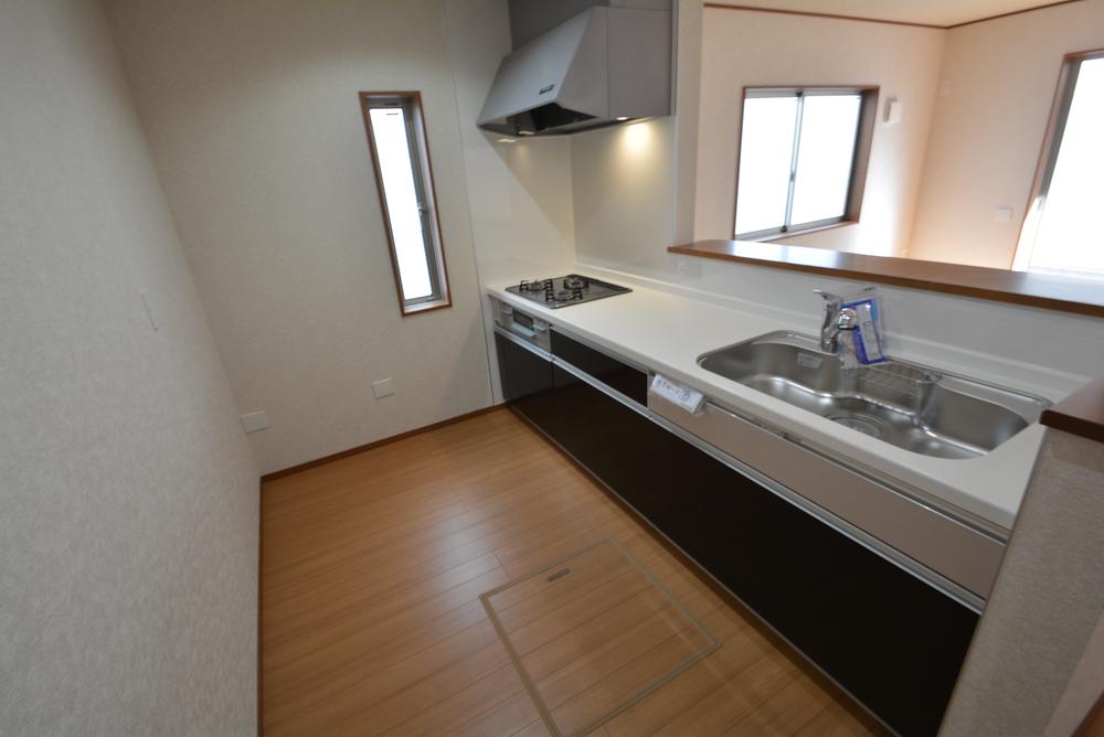 Kitchen. Face-to-face kitchen, you can enjoy a conversation with your family while cooking