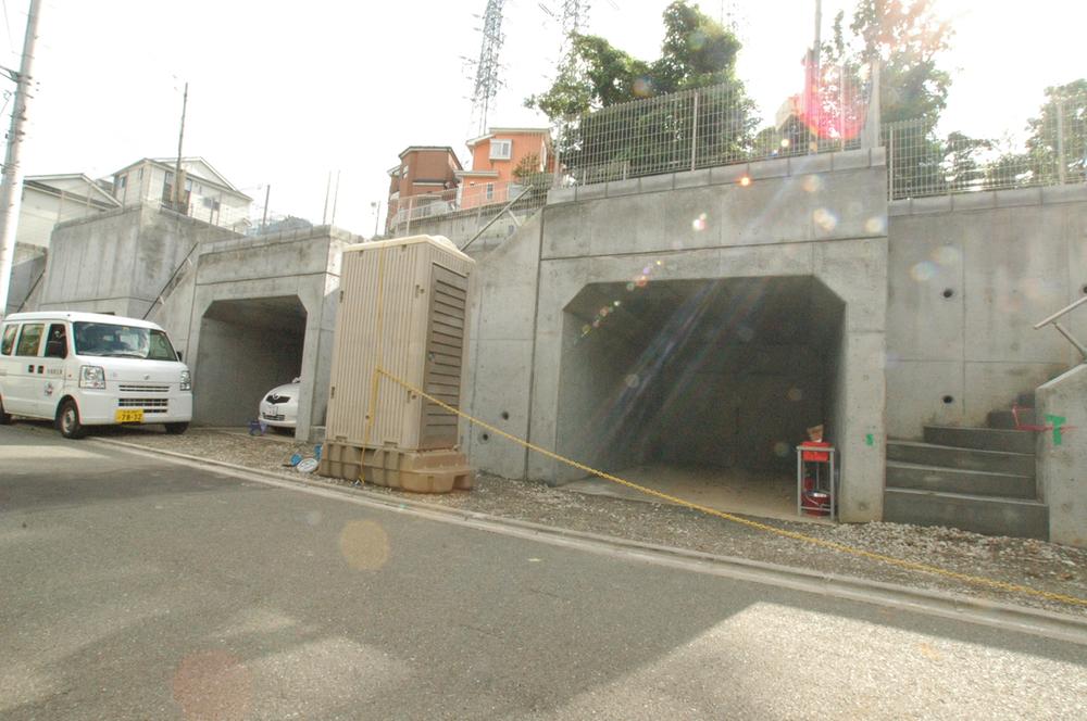Local photos, including front road. Important car ・ Bicycle, etc. also protects from wind and rain ☆