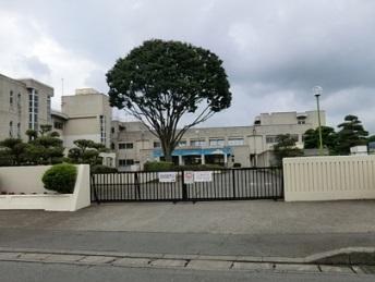 Junior high school. The upper groove to South Junior High School 900m