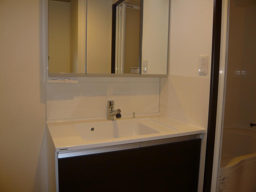 Wash basin, toilet. Indoor (10 May 2013) Shooting