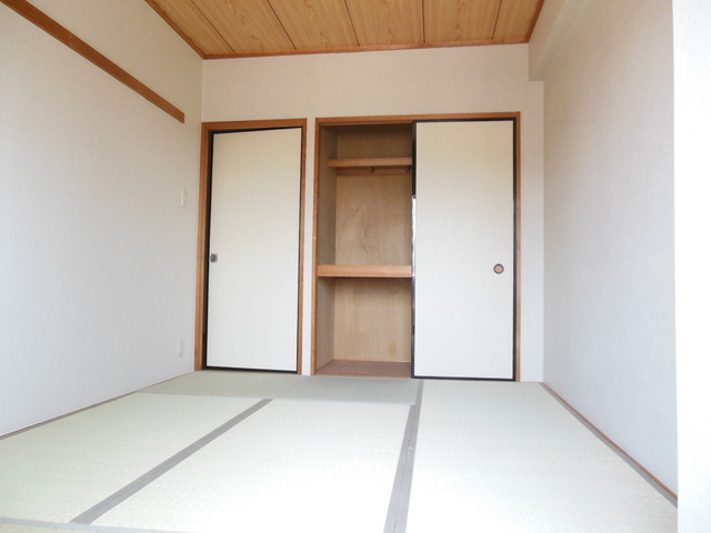 Other room space. Is a tatami room