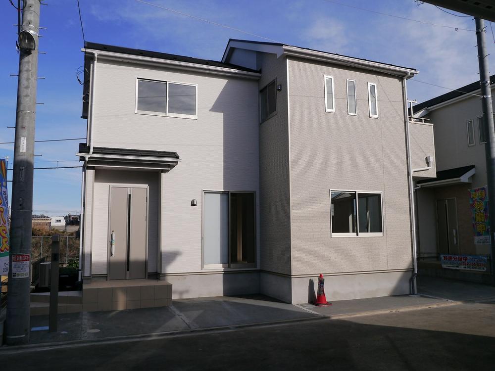 Local appearance photo. Vanden Station 8 min. Walk, Supermarket ・ Drugstore also is a 4-minute convenient environment walk.