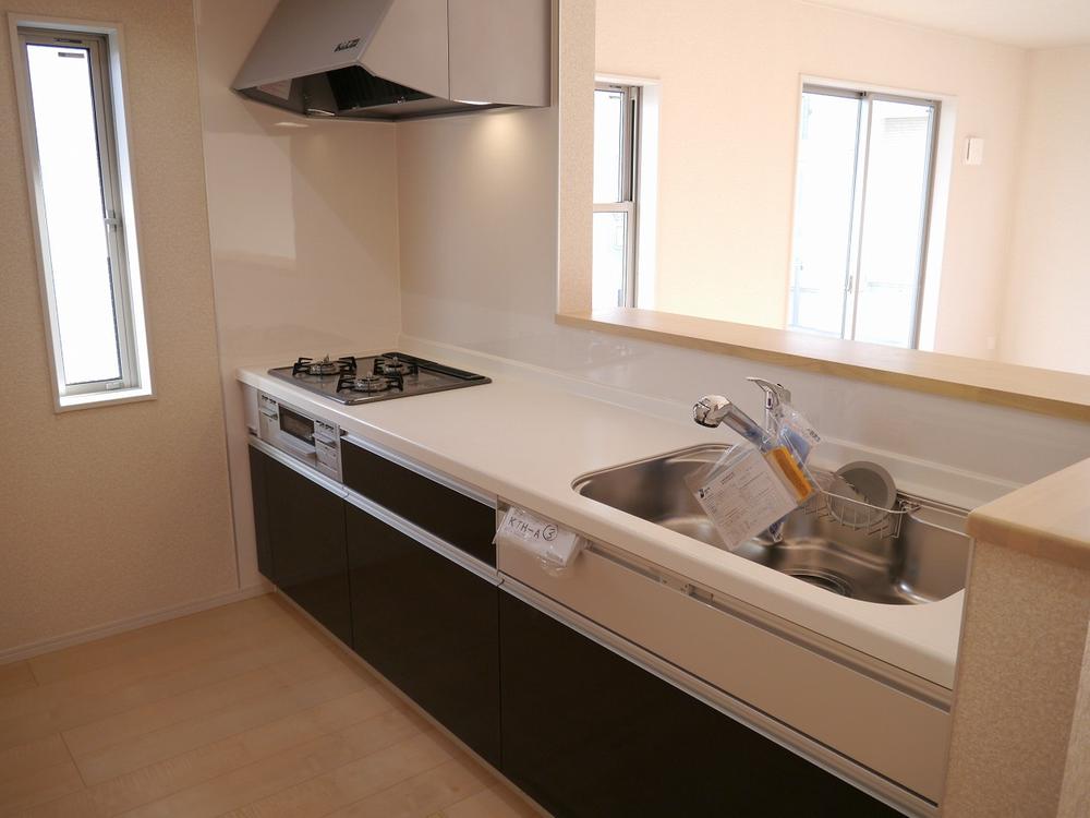 Kitchen. Stainless steel worktop ・ Glass top stove system Kitchen