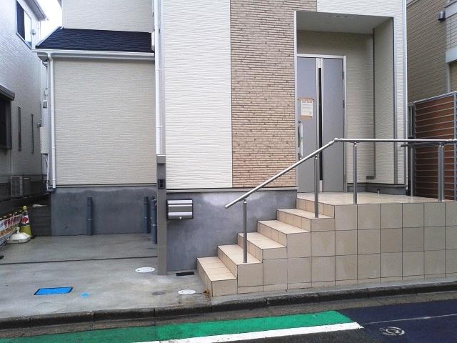 Parking lot. Local (12 May 2013) Shooting