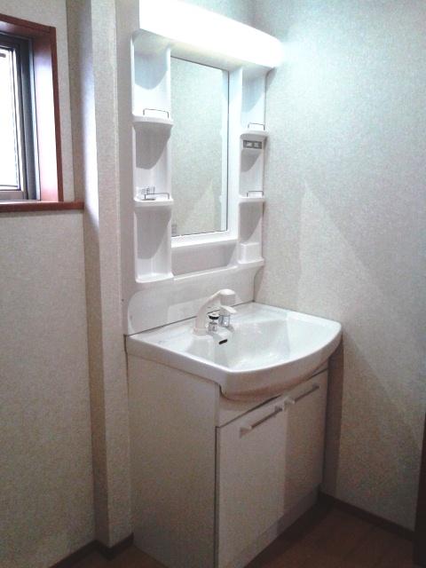 Wash basin, toilet. Indoor (12 May 2013) Shooting