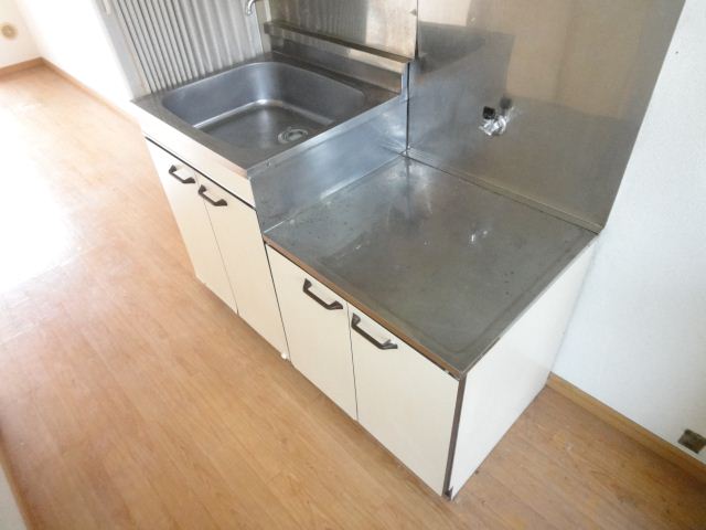 Kitchen. ◇ 2 lot gas stoves can be installed in the kitchen ◇