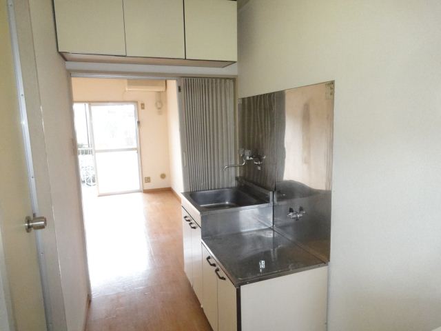 Kitchen. ◇ comes with also housed in the partition top ◇