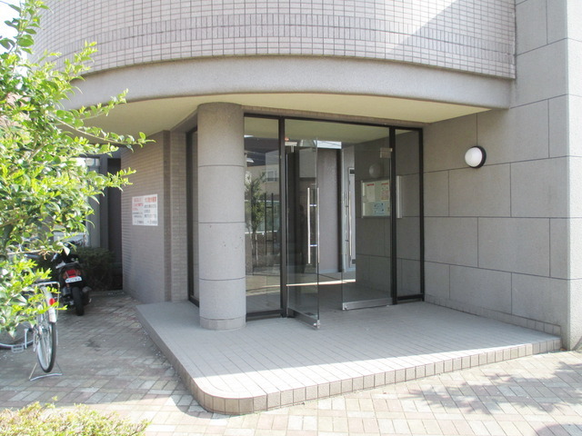 Entrance. entrance"