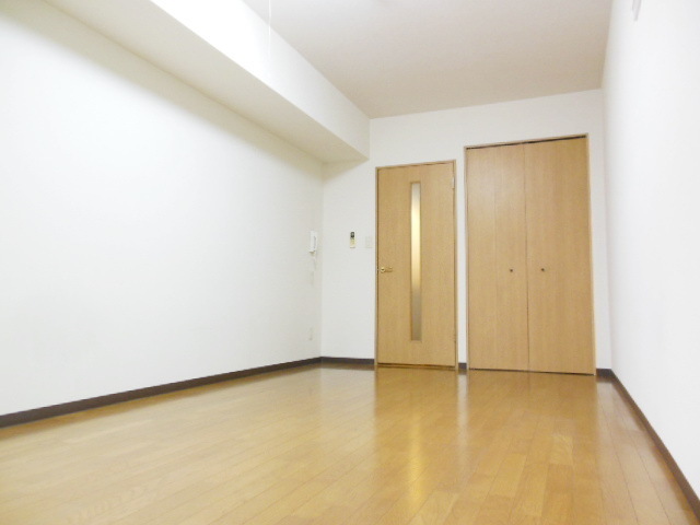 Other room space. Bright room