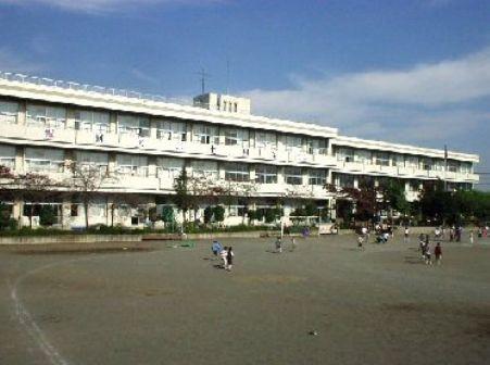 Primary school. 1100m Shinjuku elementary school to elementary school