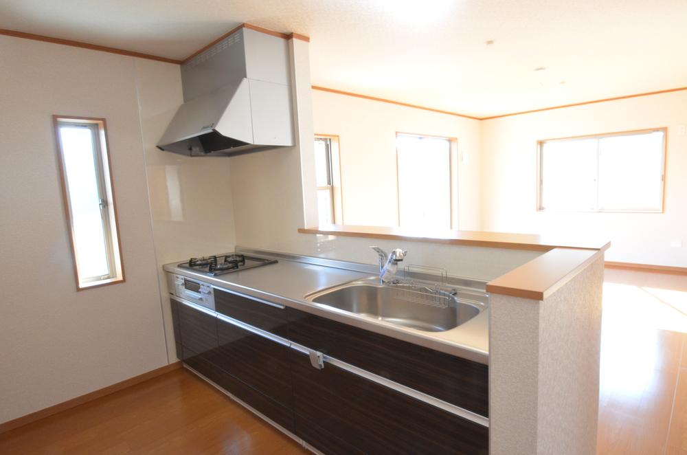 Kitchen. Face-to-face kitchen, you can enjoy a conversation with your family while cooking