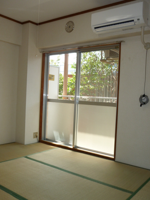 Other Equipment. Air-conditioned rooms in the Japanese-style room.