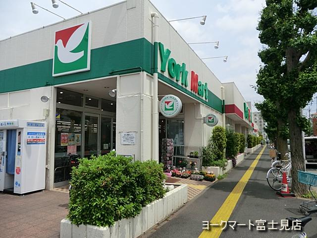 Supermarket. York Mart Fujimi 260m to shop