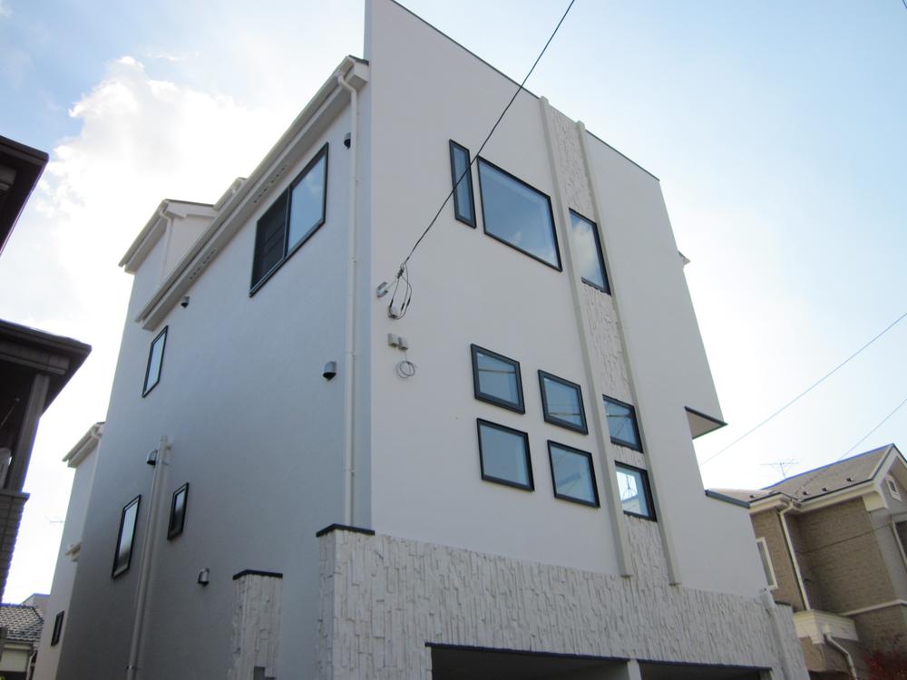 Local appearance photo. Local (11 May 2013) Shooting