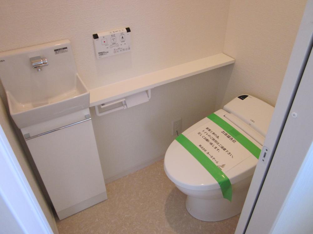 Toilet. Indoor (11 May 2013) Shooting