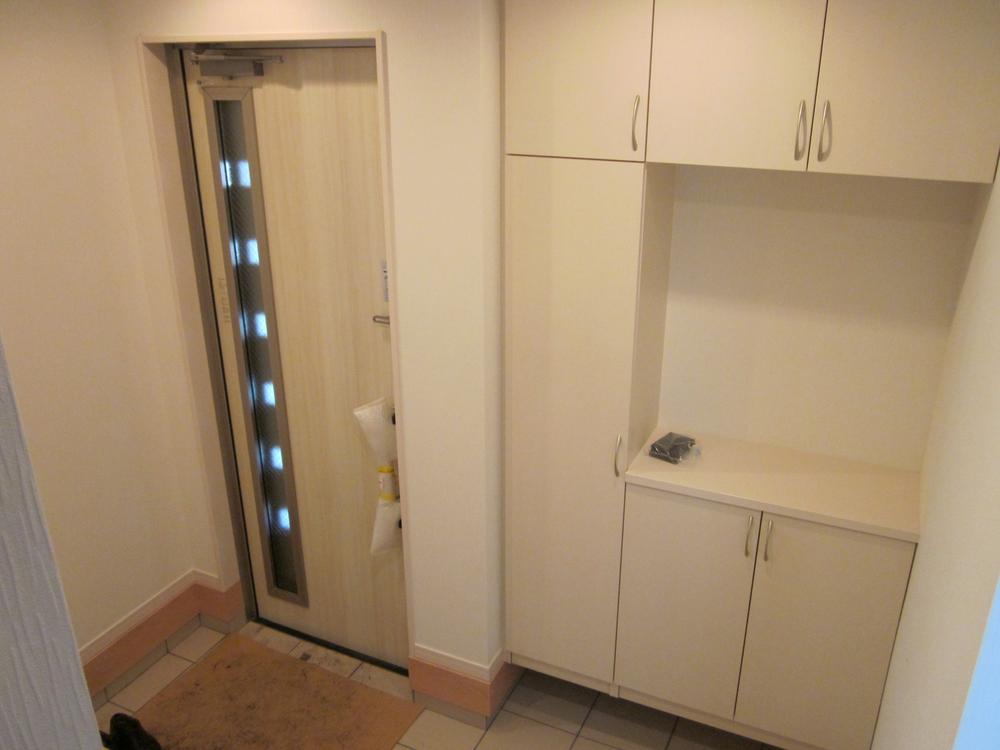 Entrance. Indoor (11 May 2013) Shooting