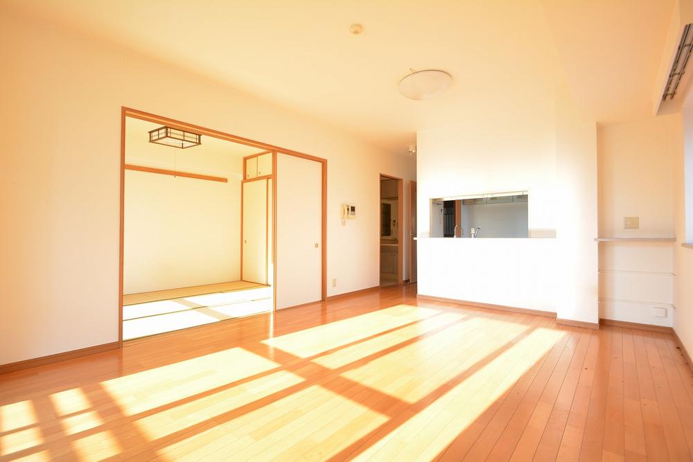 Living. Relax in the living room of Shanshan per yang