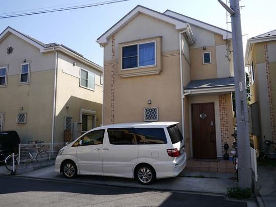 Local appearance photo. 2010 Built in Built shallow housing in the upper groove station a 10-minute walk every education facility ・ Shopping facilities, etc. all is a useful environment in walking distance. 