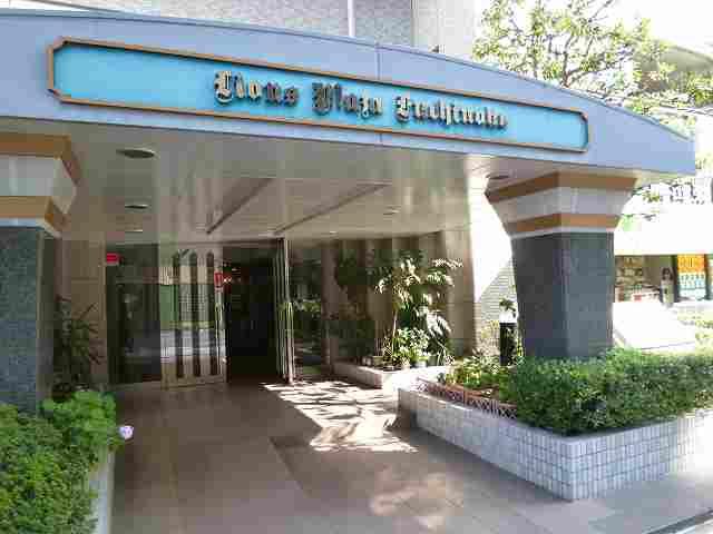 Entrance. Common areas