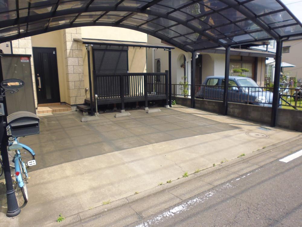 Parking lot. Local (06 May 2013) Shooting