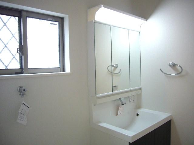 Wash basin, toilet. 1 Building bathroom