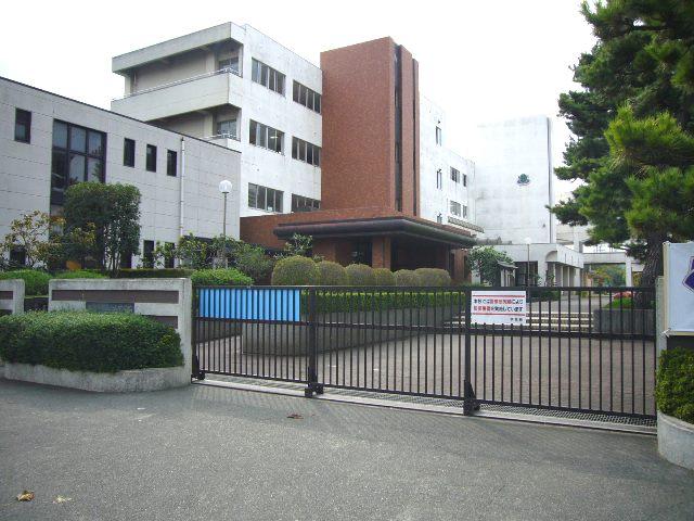 Junior high school. 1040m to Koyama Junior High School