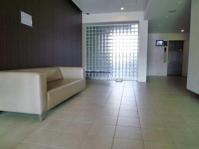 Entrance. Common areas
