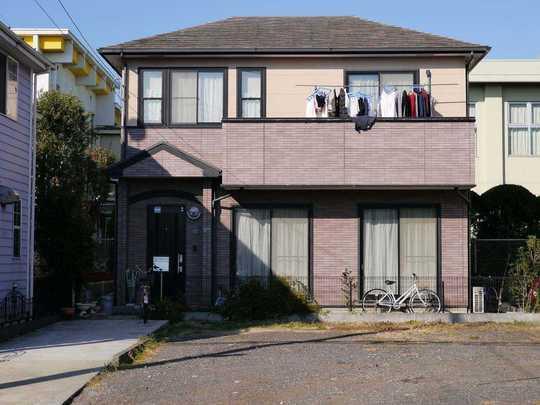 Local appearance photo. It is also a good many living environment also commercial facilities around in a quiet residential area of ​​the upper groove station within walking distance. 