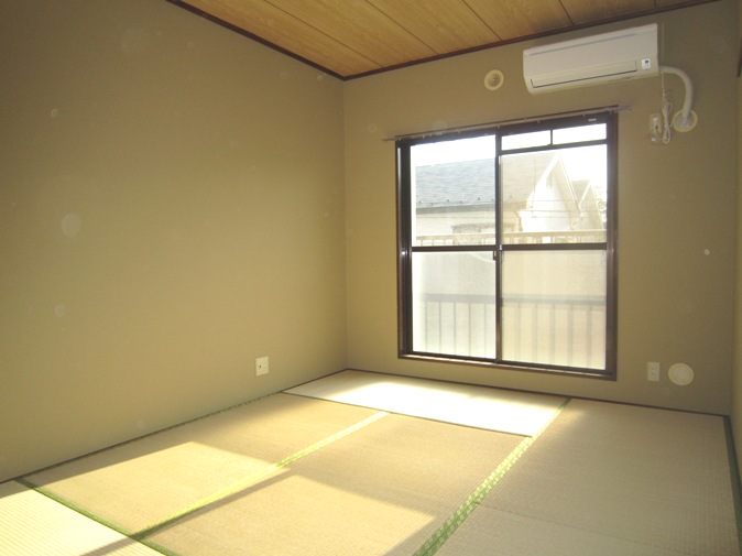 Living and room. Japanese-style room 6 quires Good per sun