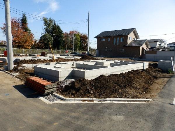 Local photos, including front road. Local (11 May 2013) Shooting