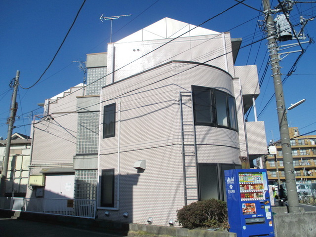 Building appearance. About 10 minutes by bicycle to Hashimoto Station