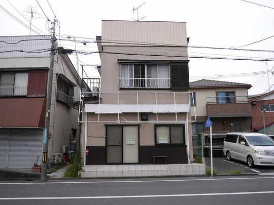 Local appearance photo. It is with residential investment for shops. It is conveniently located along the busy restaurant street. 