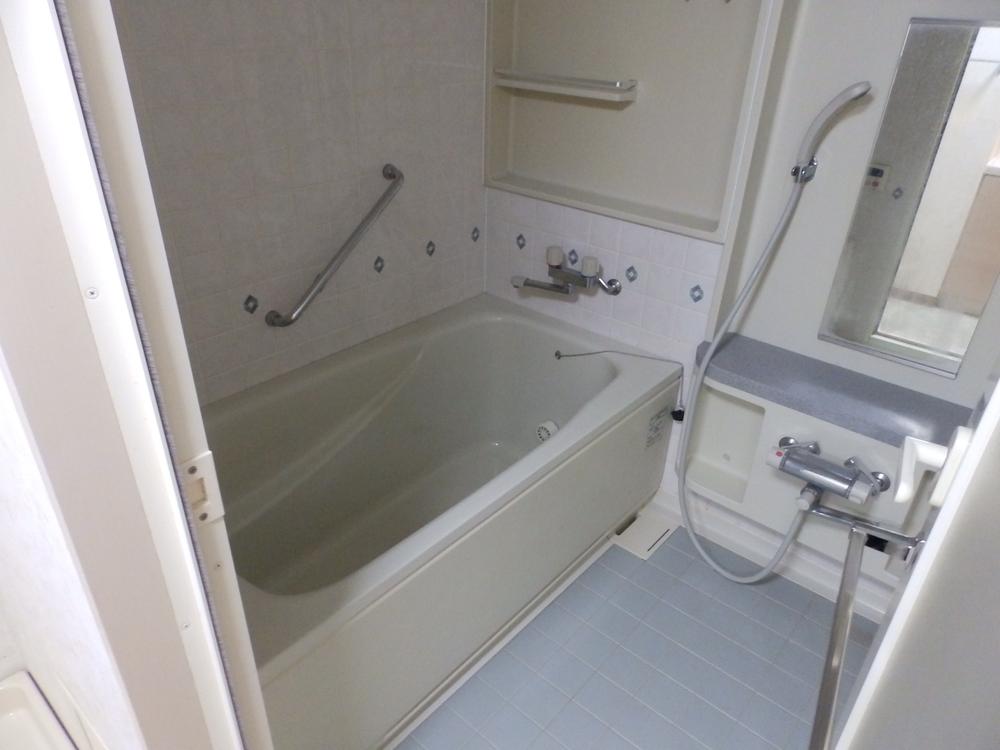 Bathroom. Indoor (10 May 2013) Shooting