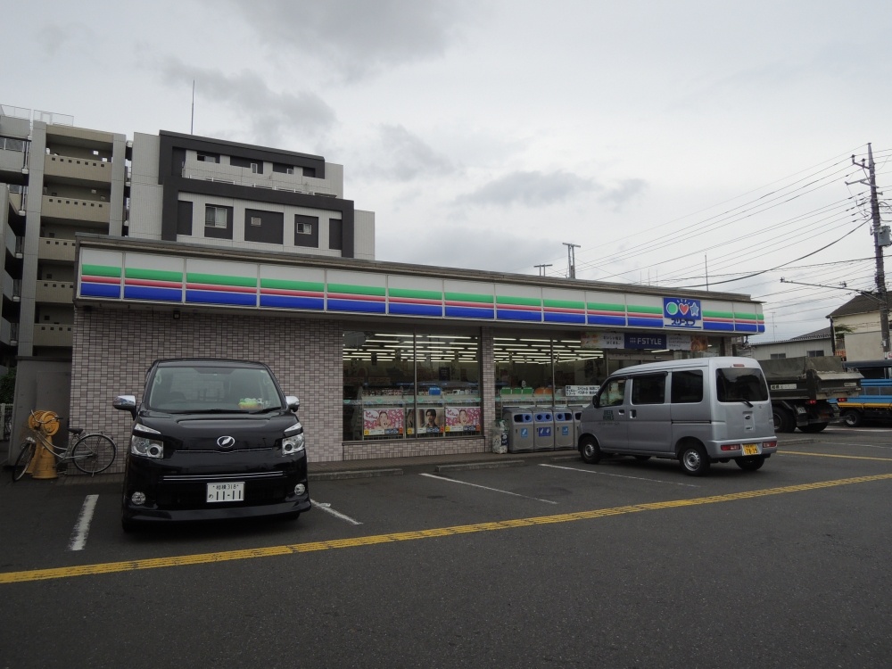 Convenience store. Three F until the (convenience store) 888m
