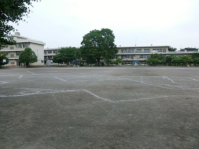 Primary school. Fuchinobe until elementary school 860m